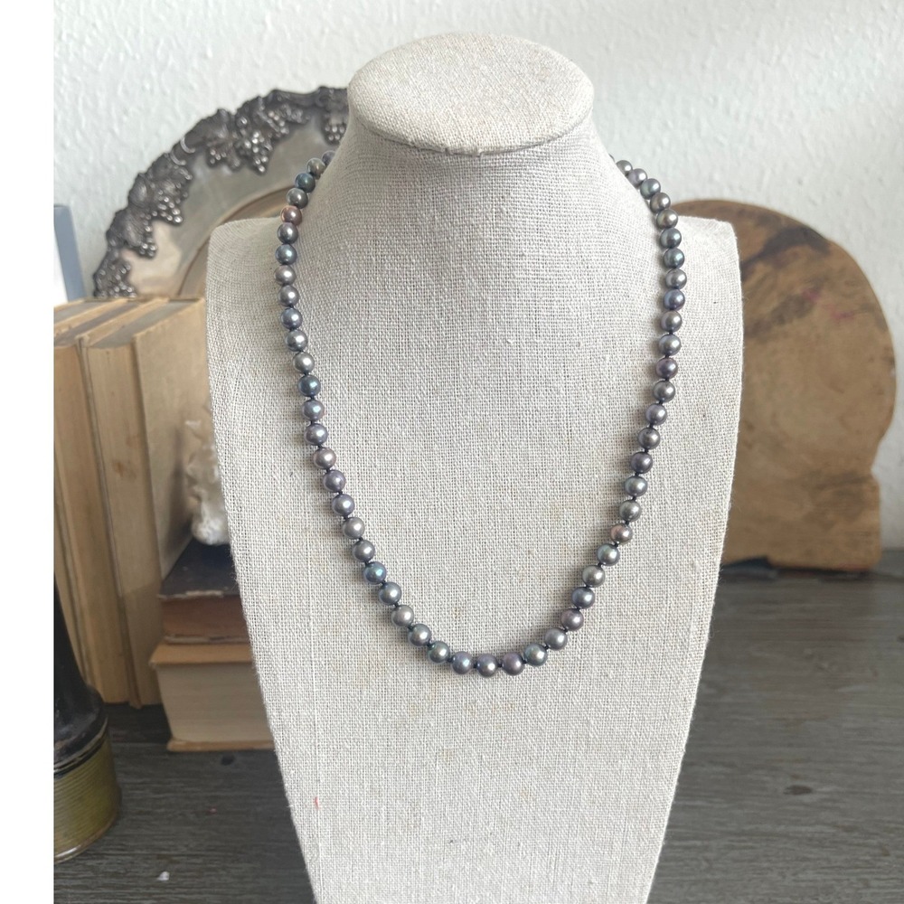 Vtg 14K Gold Black Peacock Freshwater Pearl Necklace 17" 6.1mm Knotted Strand